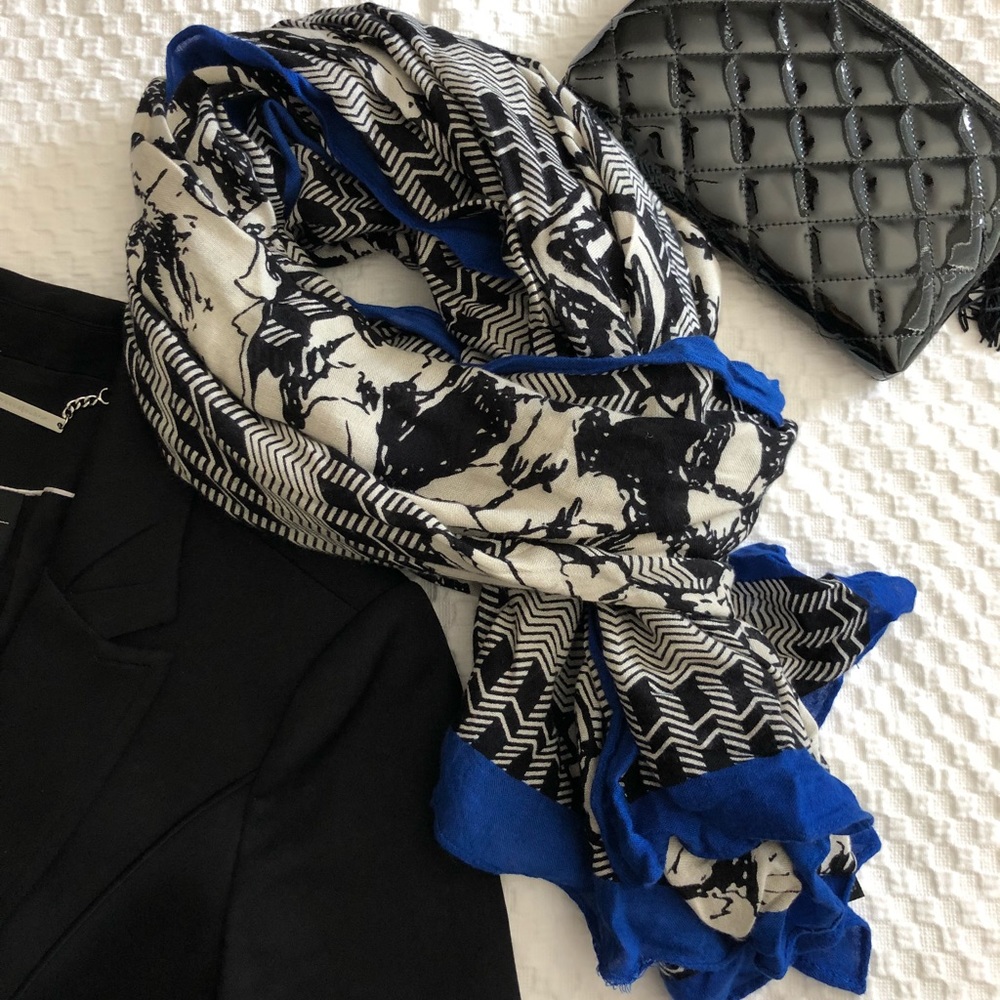 Stunning Stella & Dot union square scarf